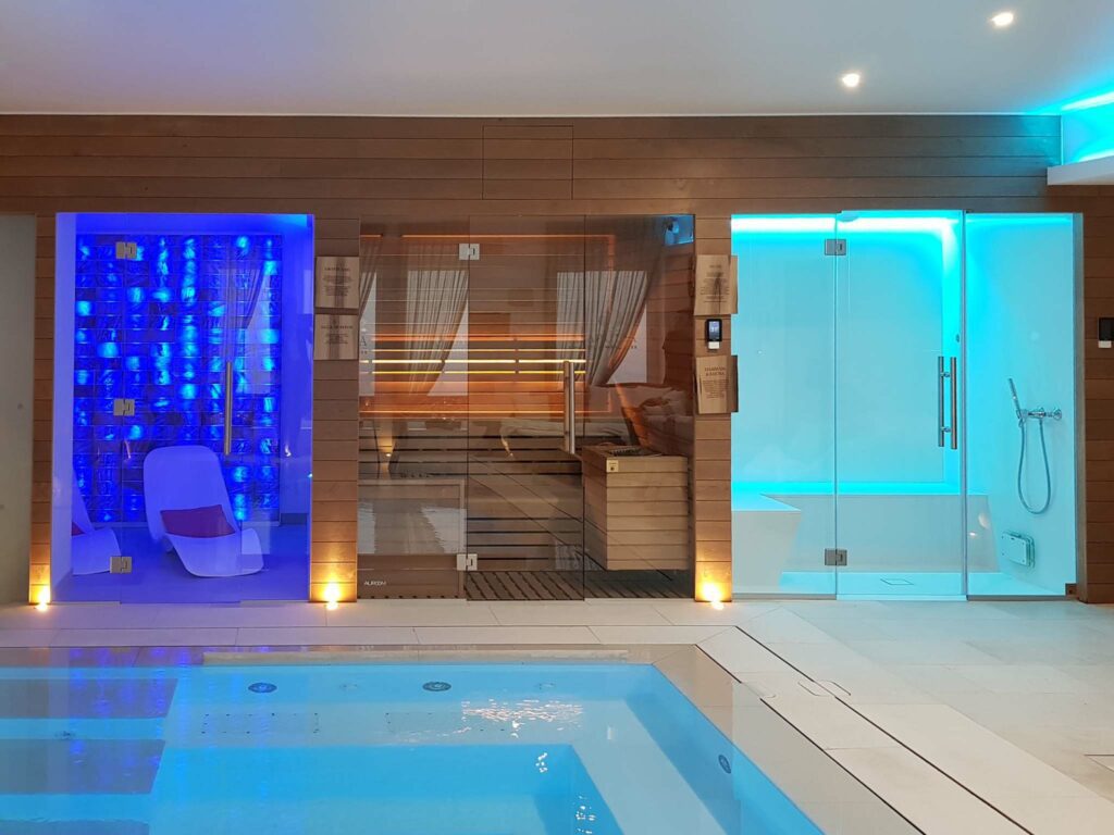 Jacuzzi and wet-treatment suite